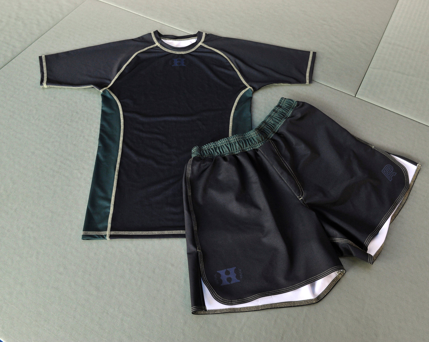 **PREORDER*** Heritage x Albino and Preto Rashguard **PREORDER***